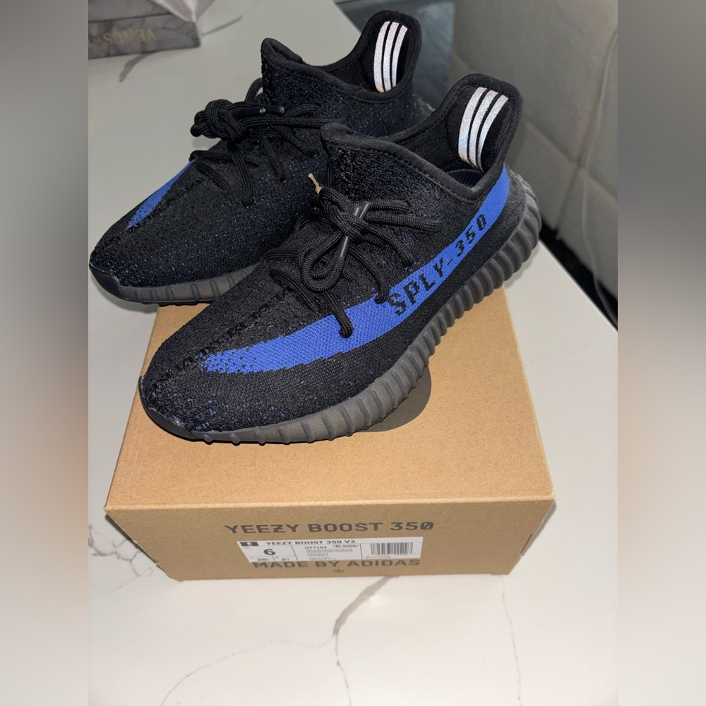adidas men’s Yeezy Boost 350 V2 Black